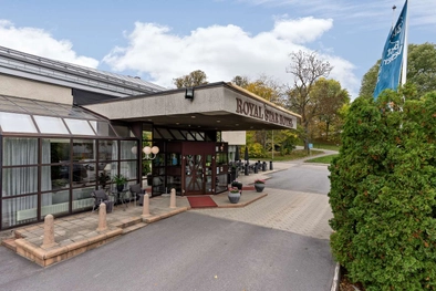 Exterior BW Royal Star