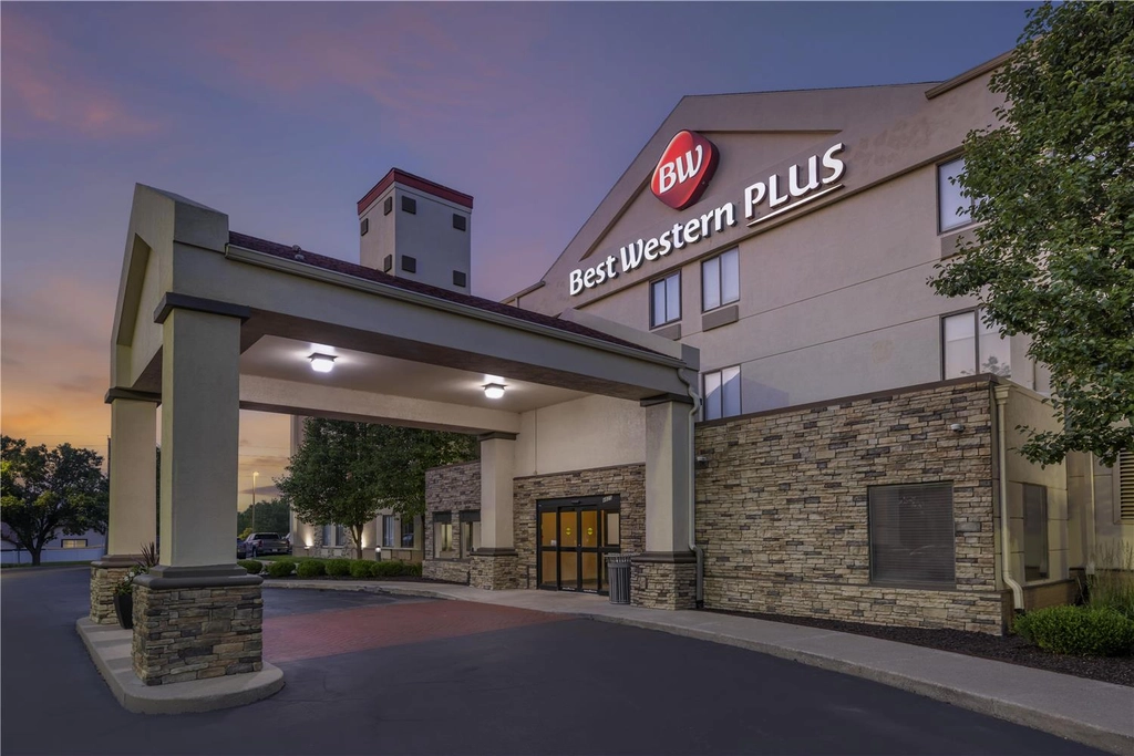 BW Plus Lees Summit Twilight