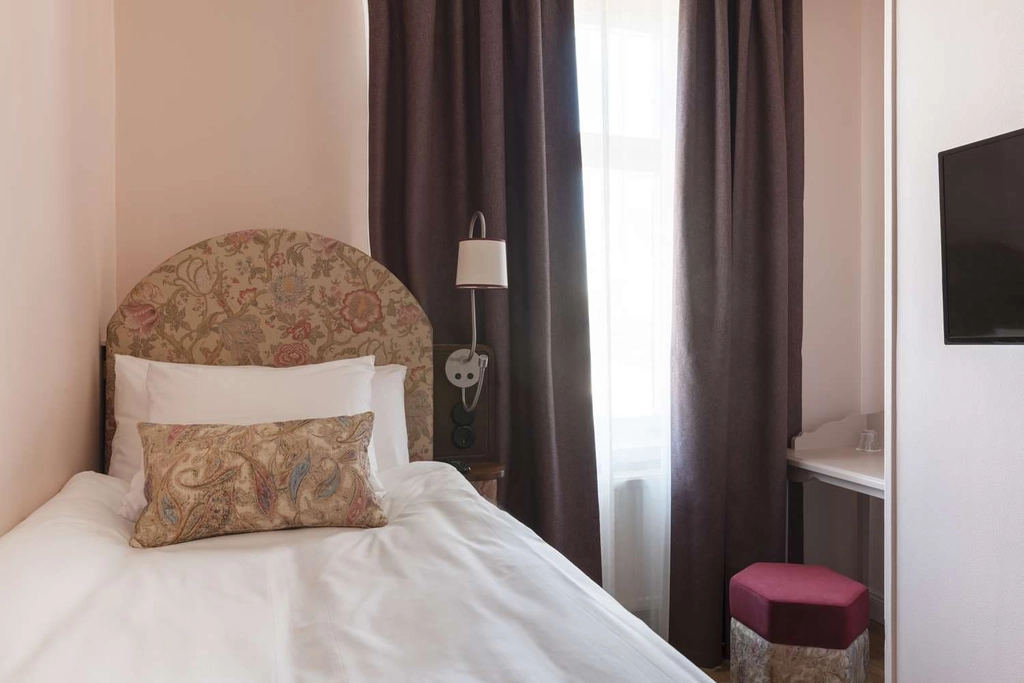 Hotel Ruth Single Room