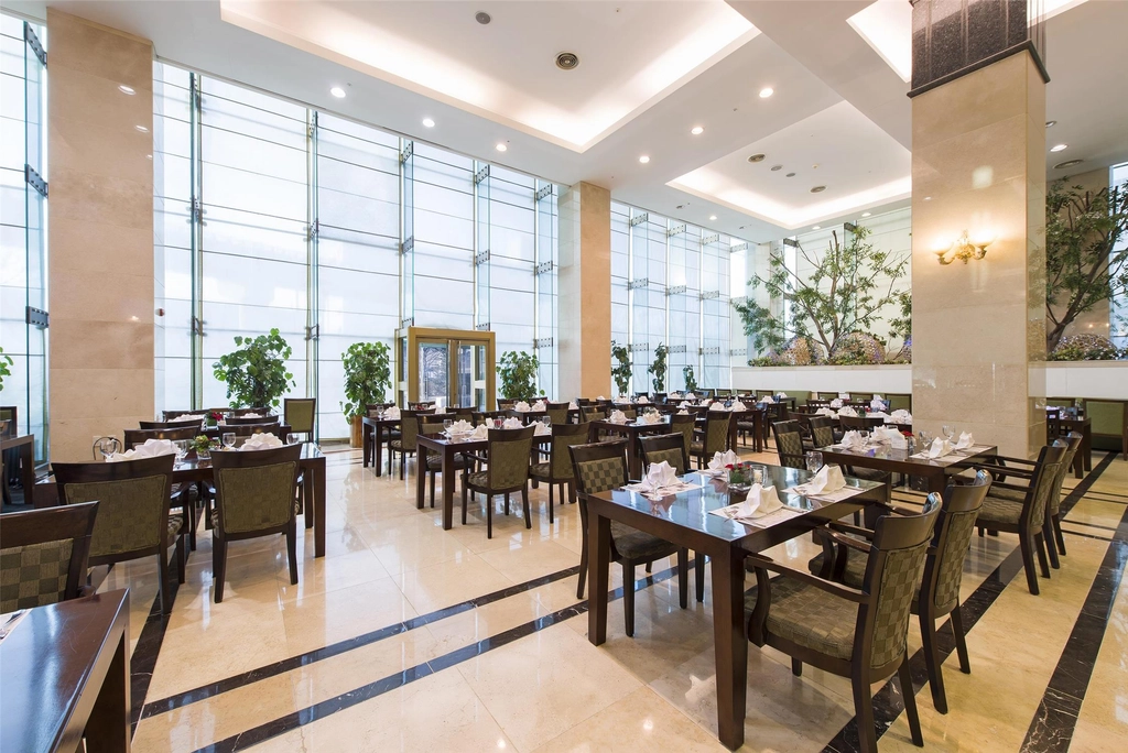 Dining - Patio Restaurant