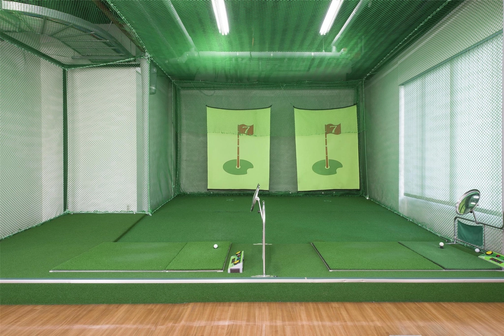 Indoor Golf Range