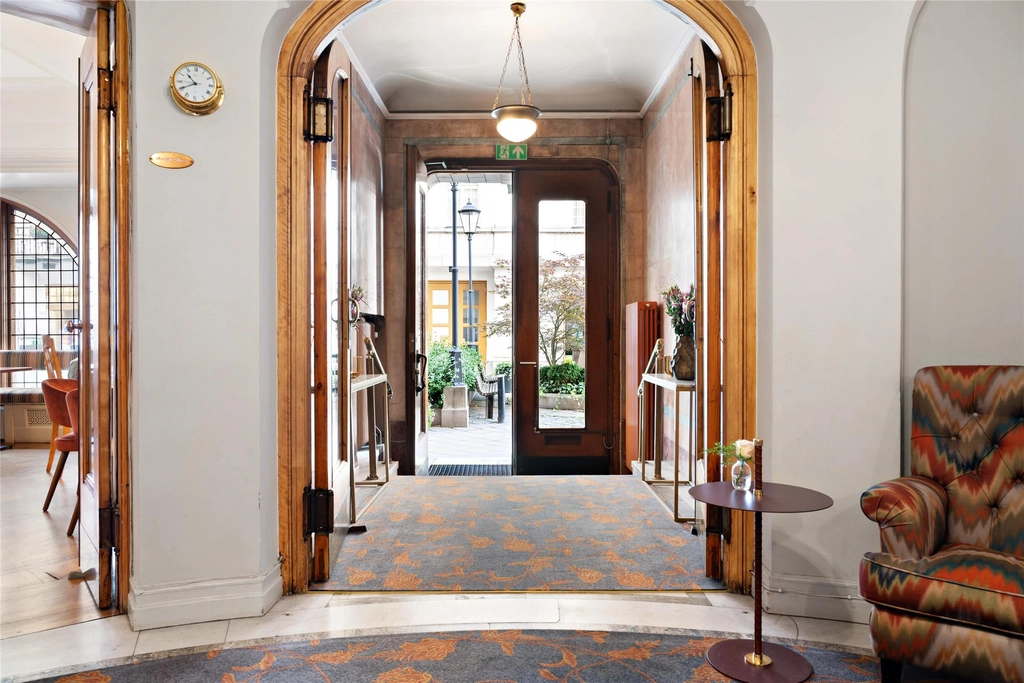 Entrance Hotel Esplanade