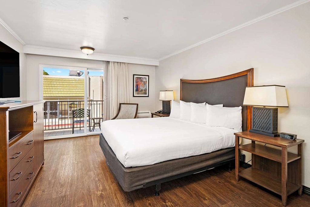 Single Room Hardwood