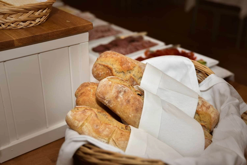 Best Western Ullinge Breakfast buffet bread