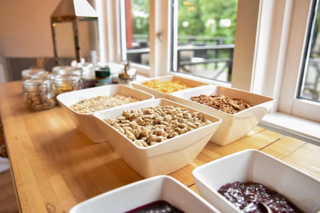 Best Western Ullinge Breakfast buffet cereal
