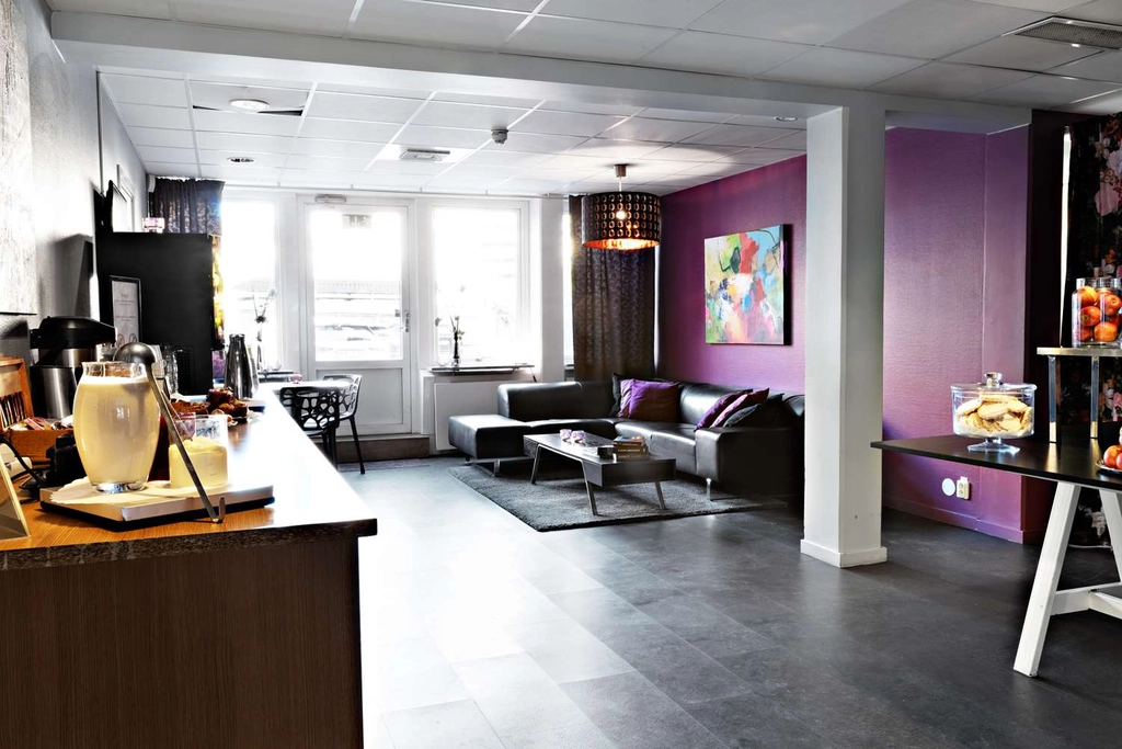 Lobby and breakfast room