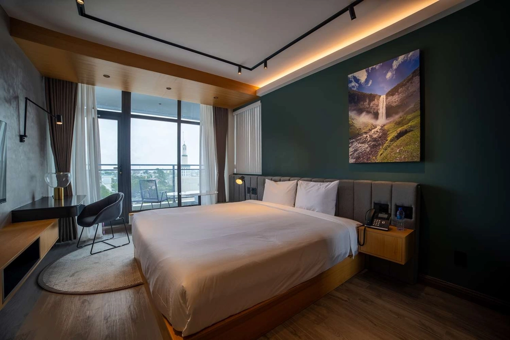 King size bed room
