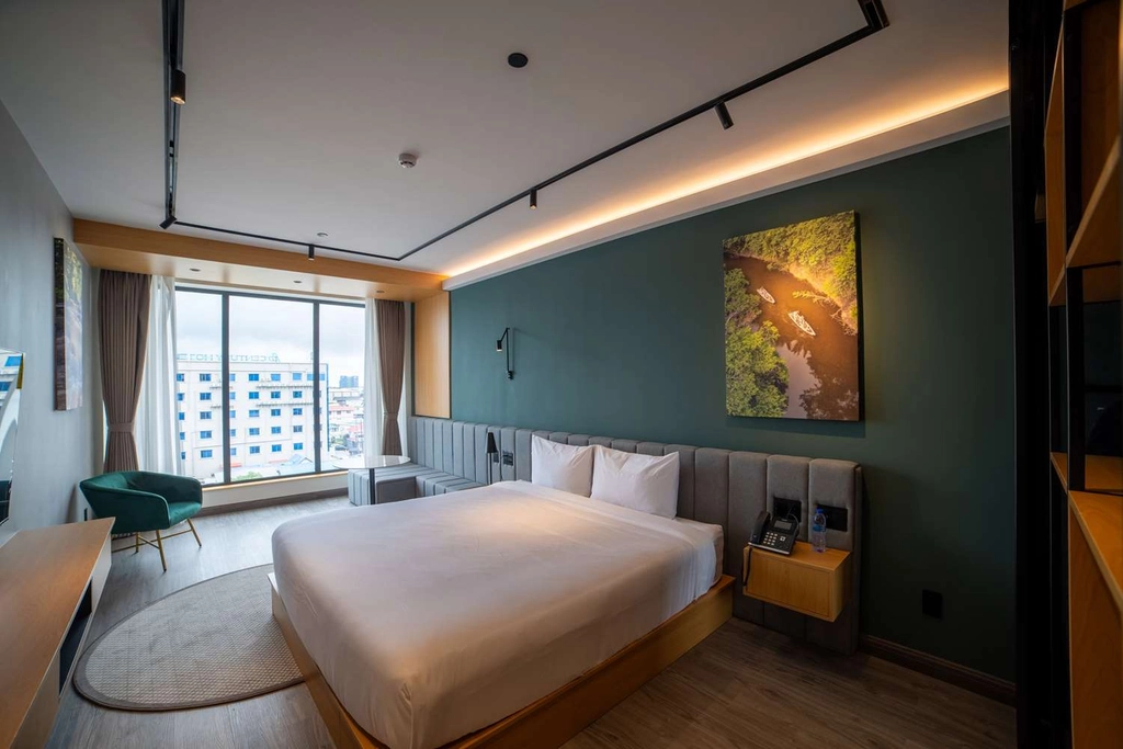 King size bed room