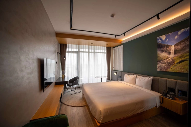 King size bed room