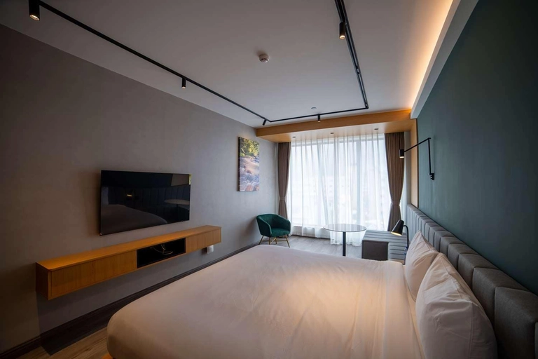 King size bed room