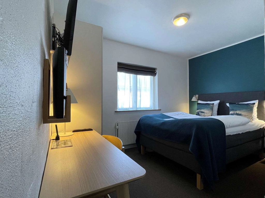 Standard Queen Room