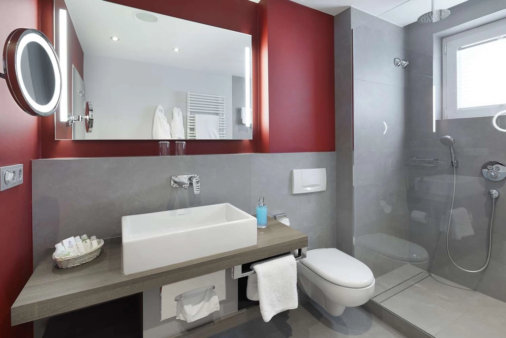Guest room bath