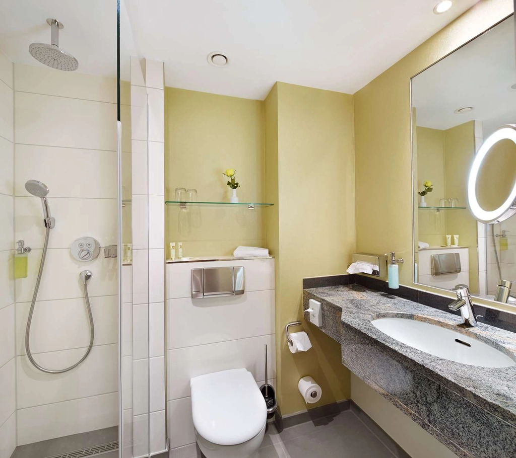 Guest room bath