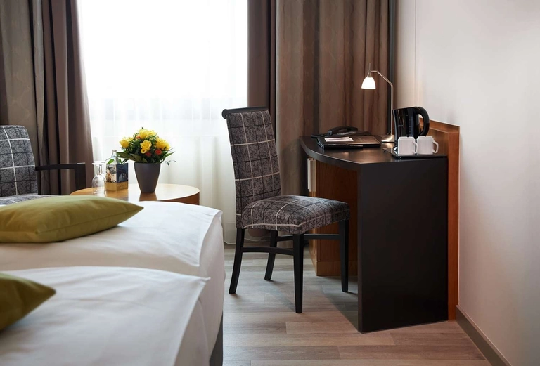 Guest room bath