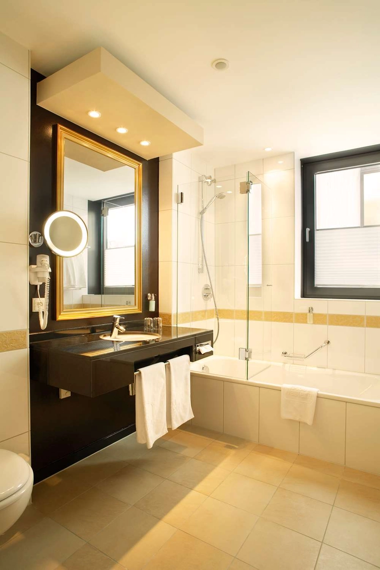 Guest room bath