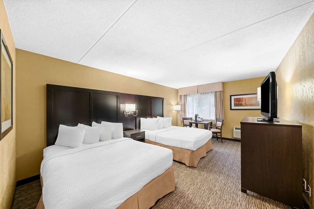 2 Queen Bed Room
