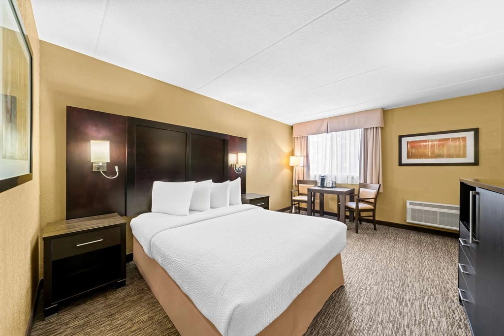 Queen Bed Room Accessible
