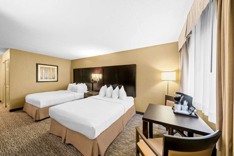 2 Queen Bed Room