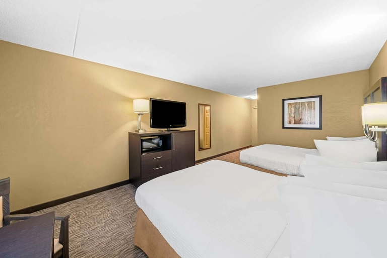 2 Queen Bed Room