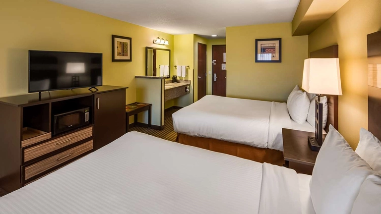 Queen Guest Room