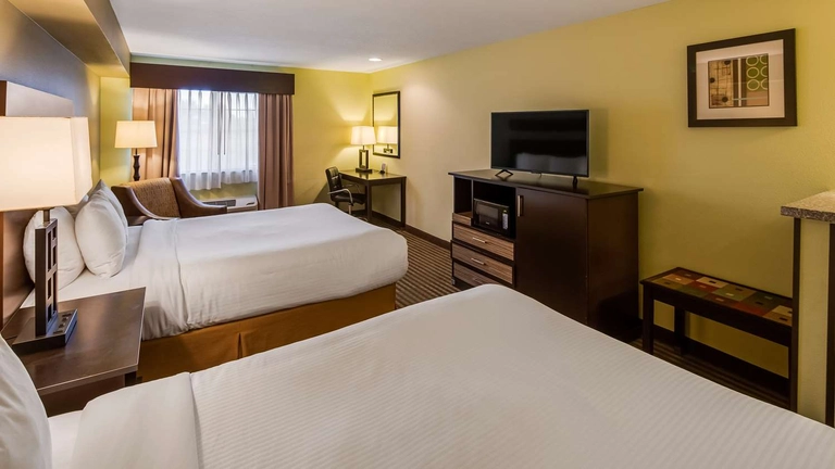 Queen Guest Room