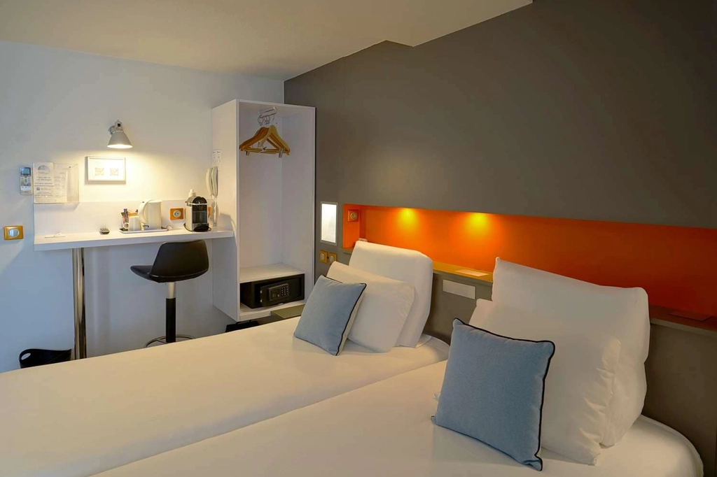 Twin Bed Guest Room