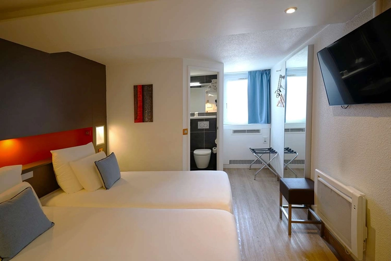 Twin Bed Guest Room