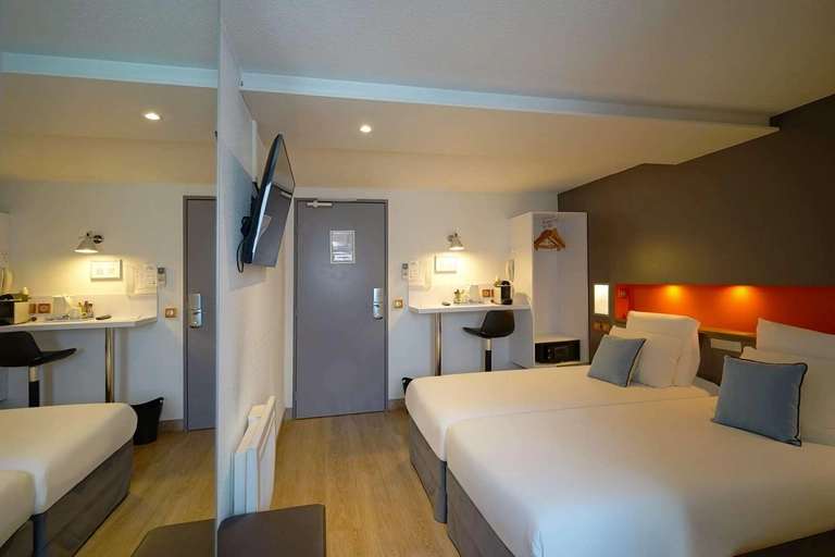Twin Bed Guest Room