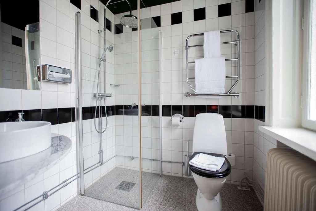 Single Room Bathroom