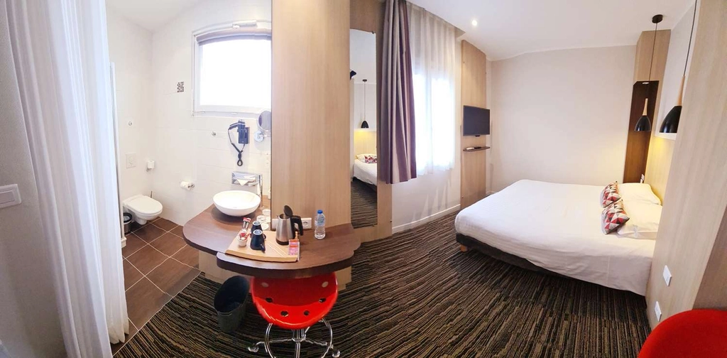 Guest room