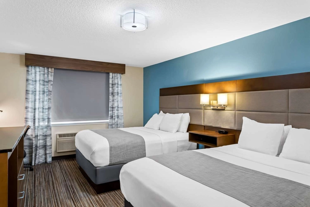 2 Queen Room