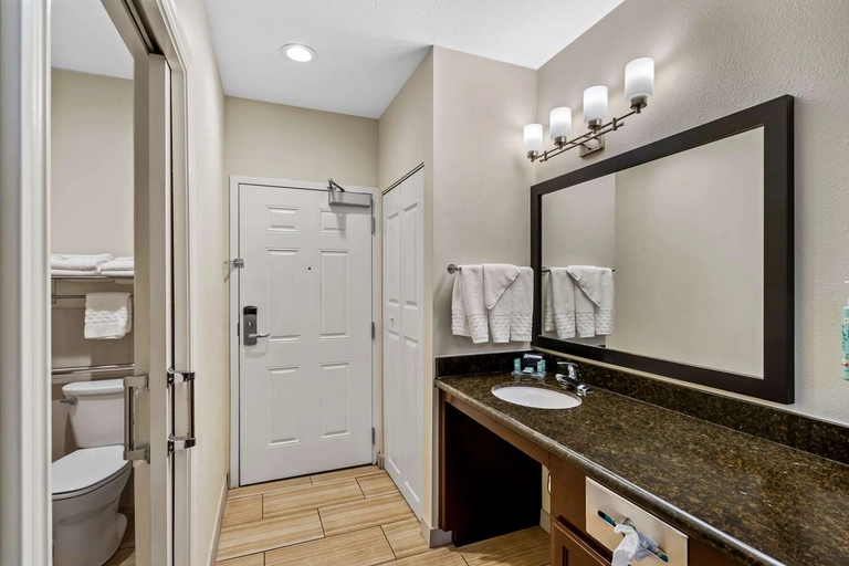 ADA 2 Queen Room