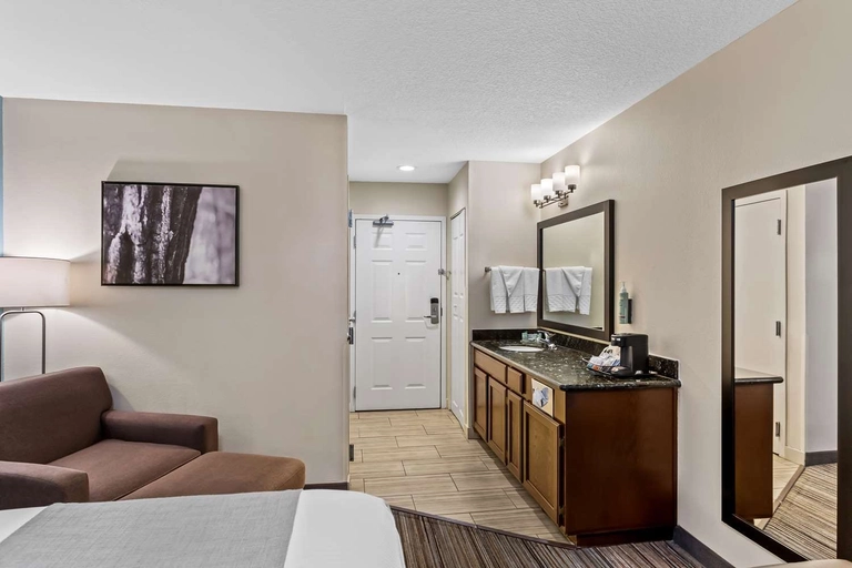 2 Queen Room