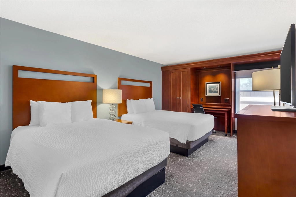 2 Queen Bed Room