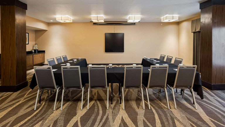 This 720 sq. ft. meeting space is perfect for a small board meeting, training events or gatherings.