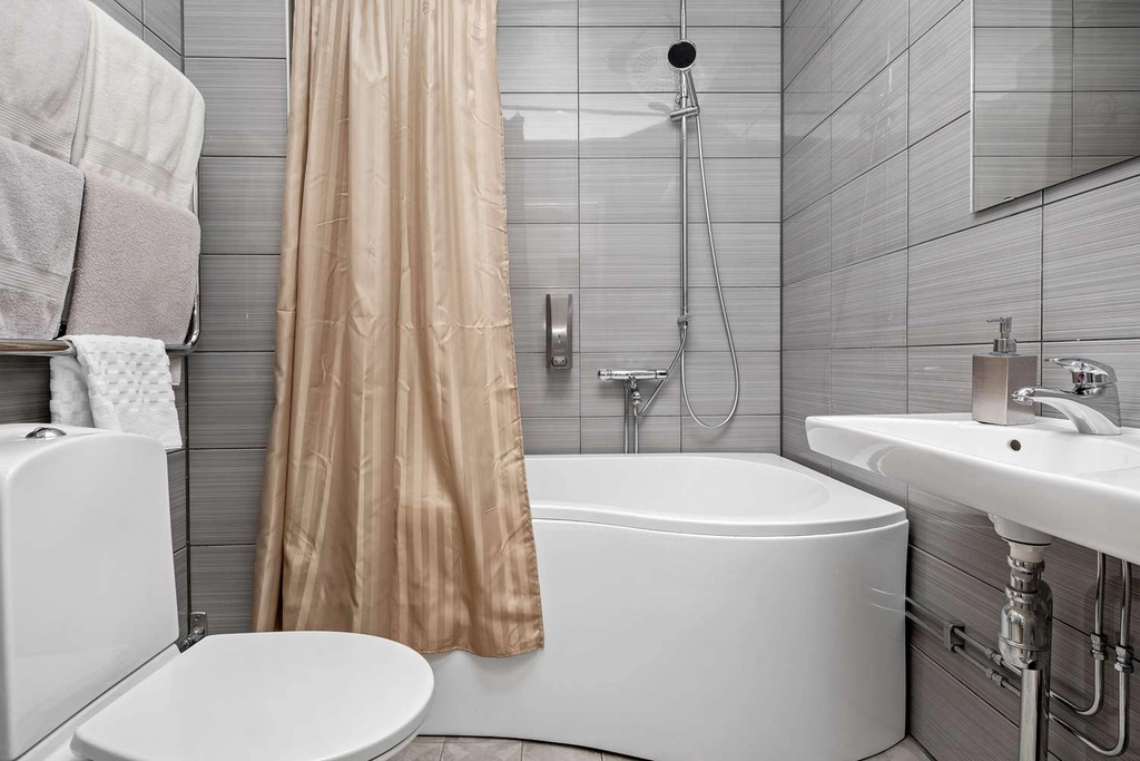 Bathroom bathtub Hotell Ett
