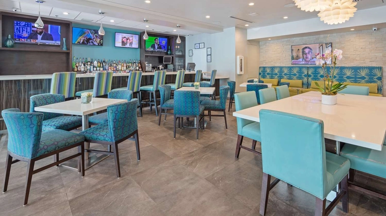 Bar/Lounge Area