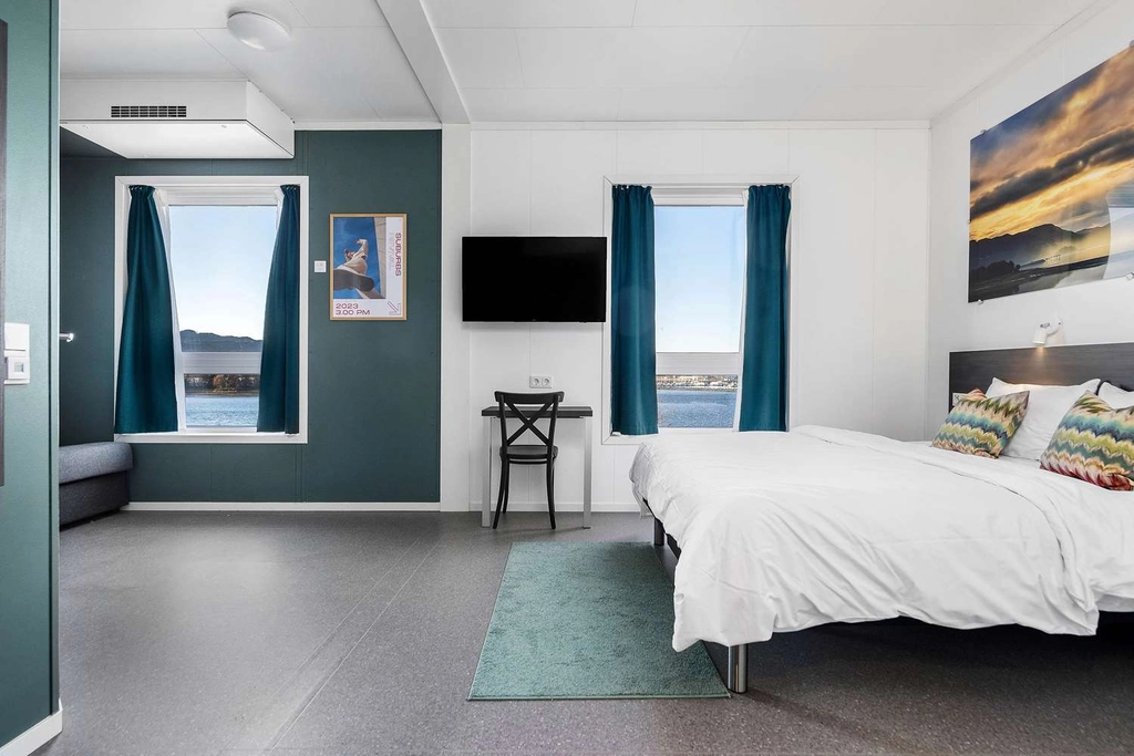Guest room