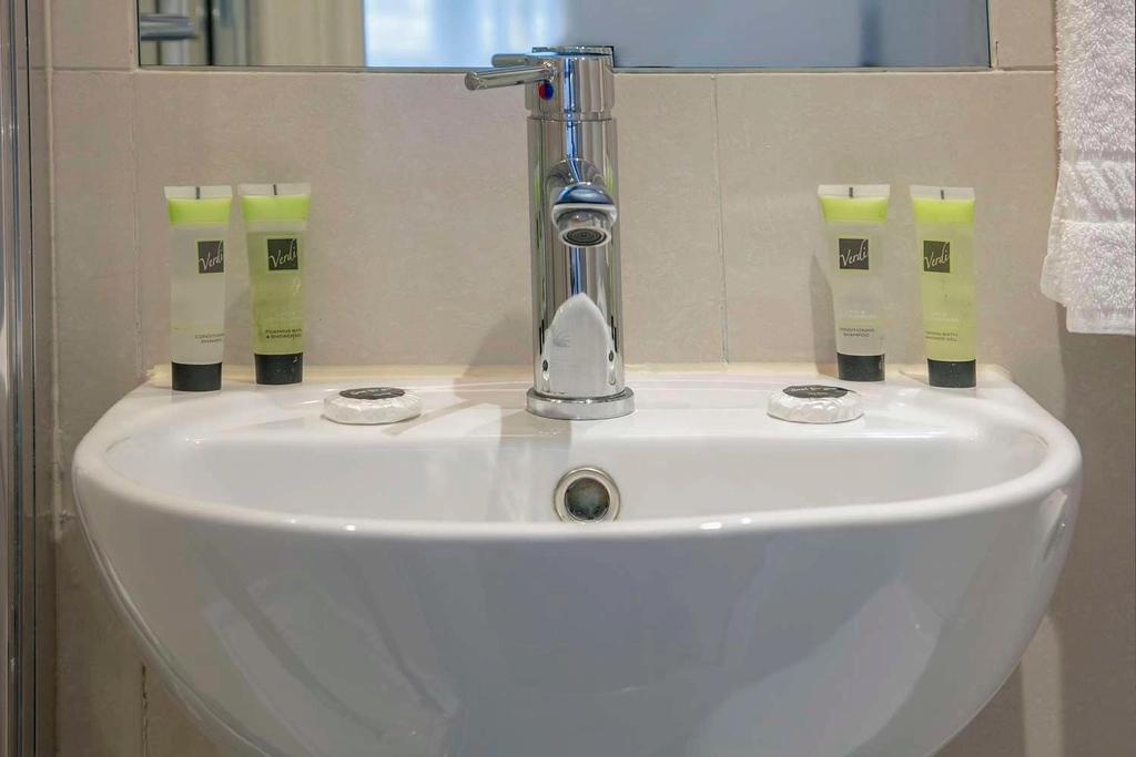 queensway hotel bedrooms