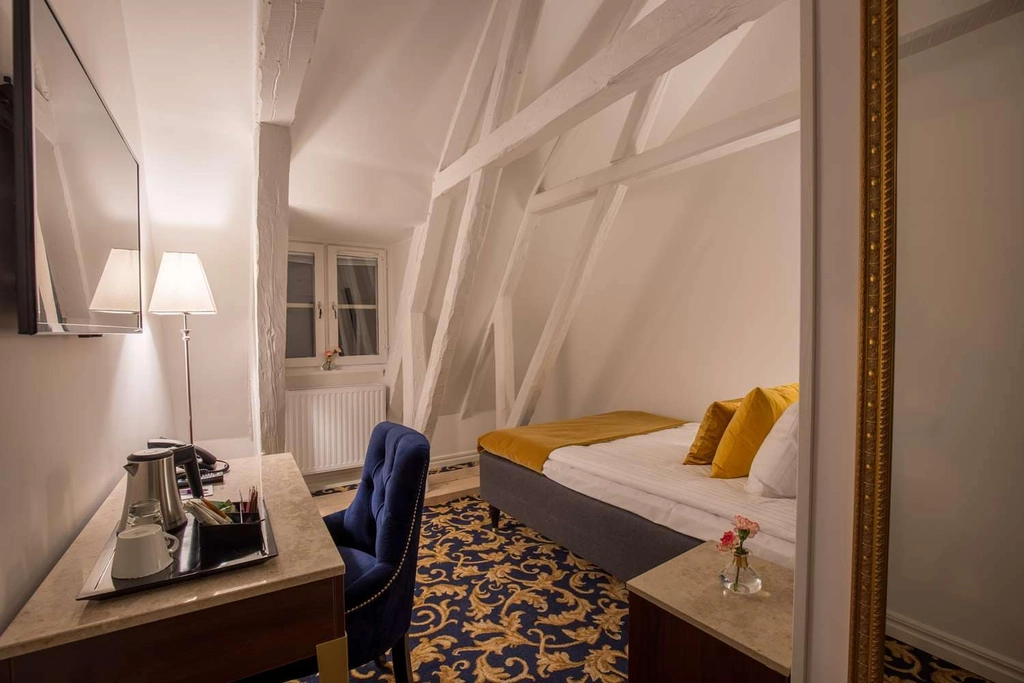 Economy Room